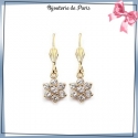 Boucles d'oreilles dormeuses fleur blanche plaqué or